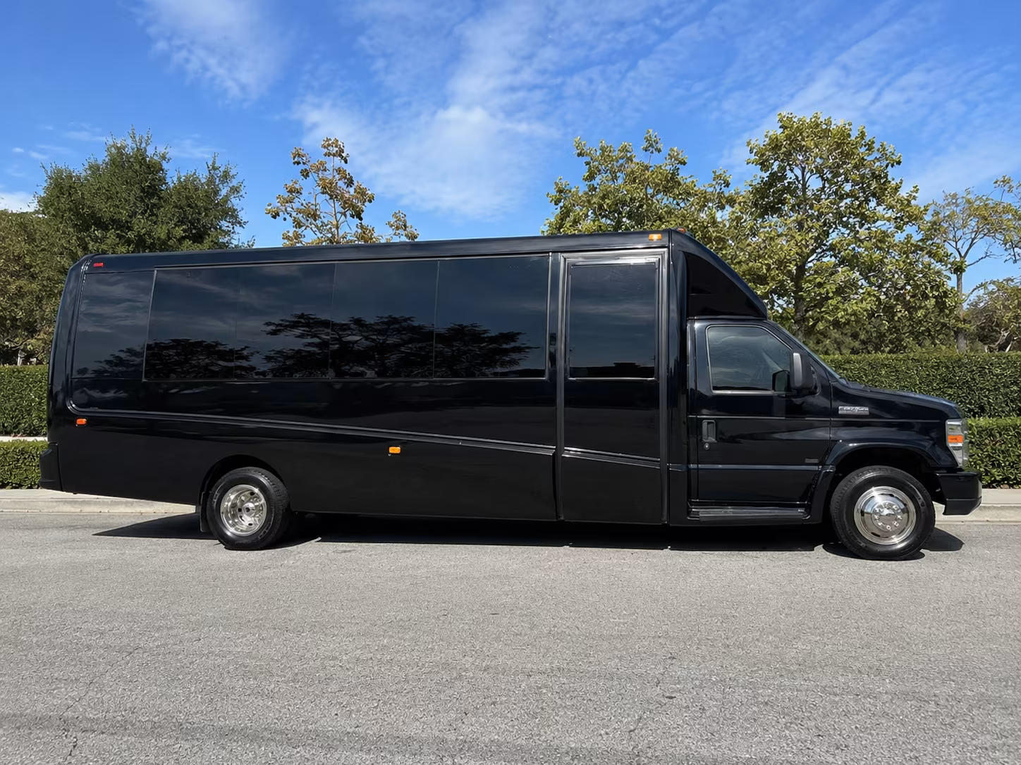 Atlanta Airport Shuttle & Transportation party bus exterior